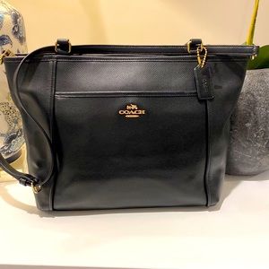 Coach leather hand bag with shoulder strap